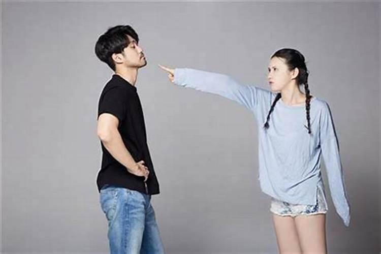 梦见仇人看我是什么意思？