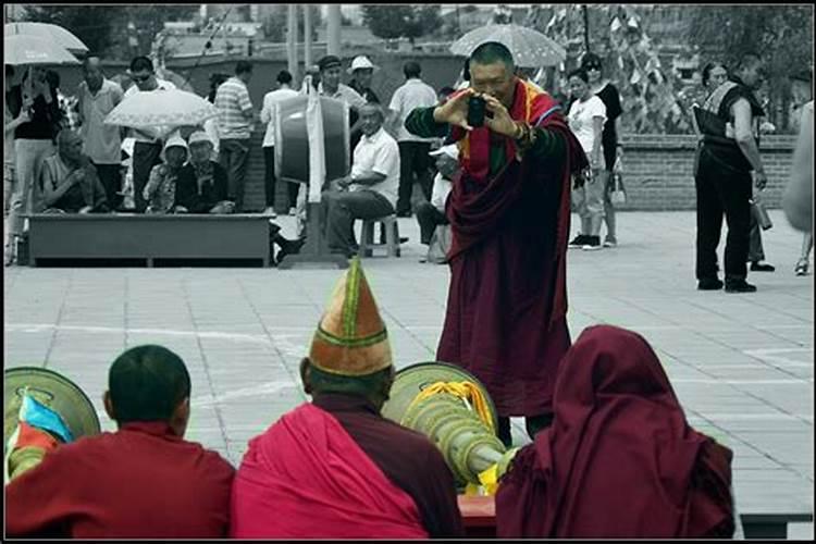 呼市喇嘛做法事？