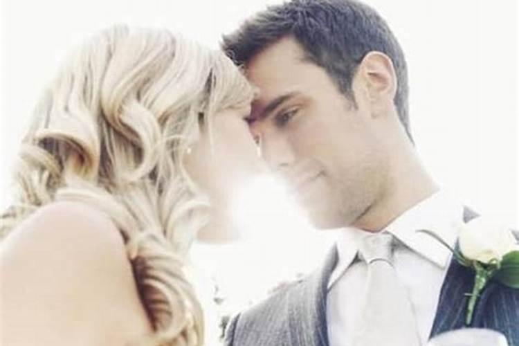 梦见男友和别人订婚了