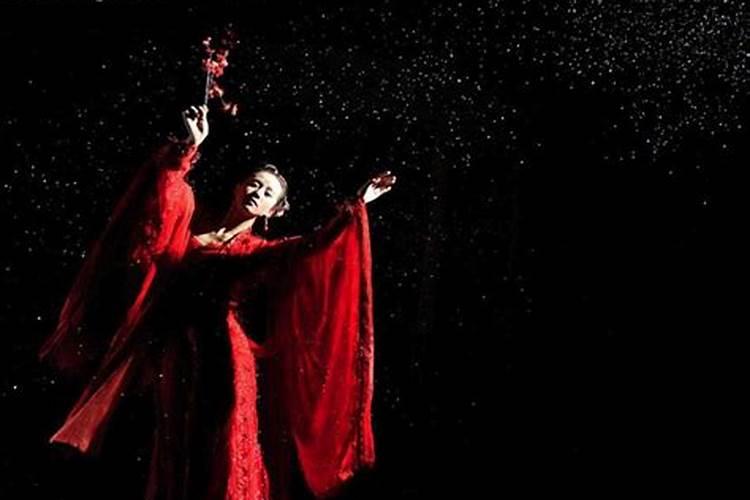 梦到穿红色衣服的新娘