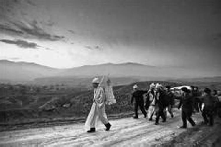 梦见埋死人是什么意思？