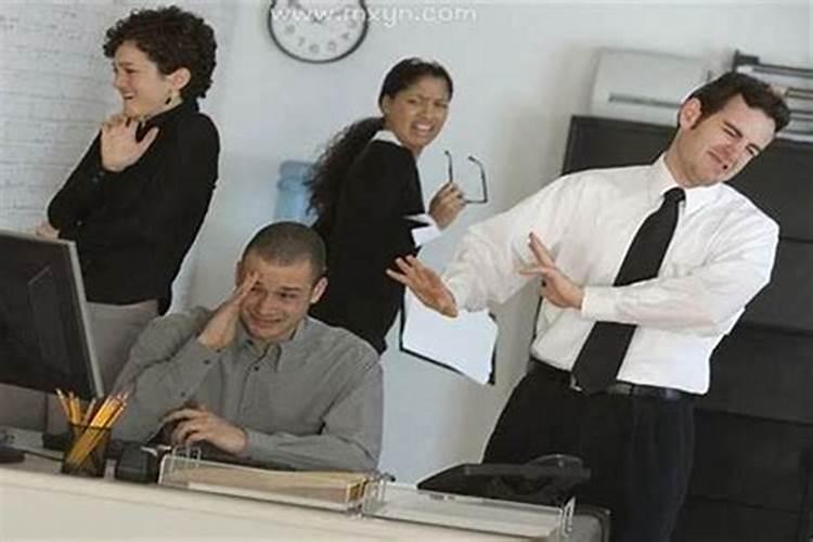 梦到离职的同事是什么意思？