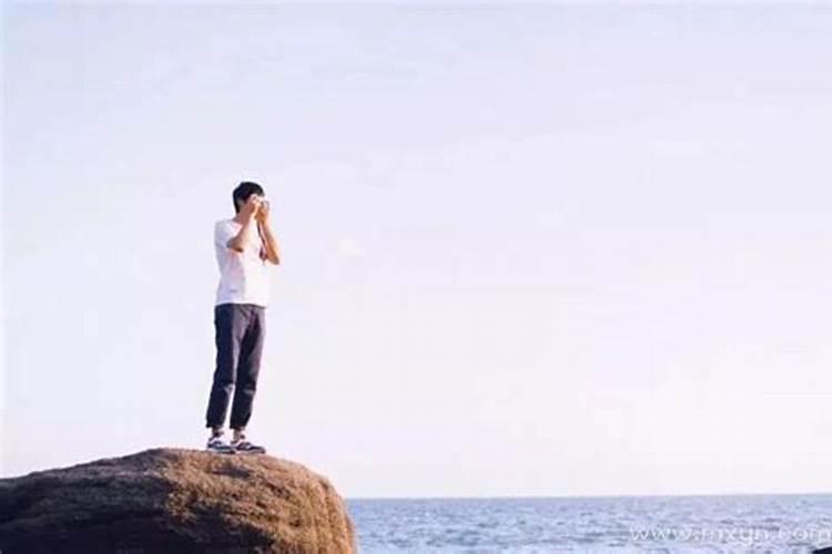 梦见两个男人是什么意思？