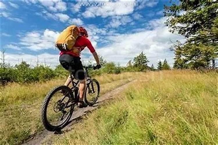 梦见爬坡是什么意思？