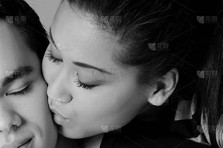 梦见美女亲吻我的脸