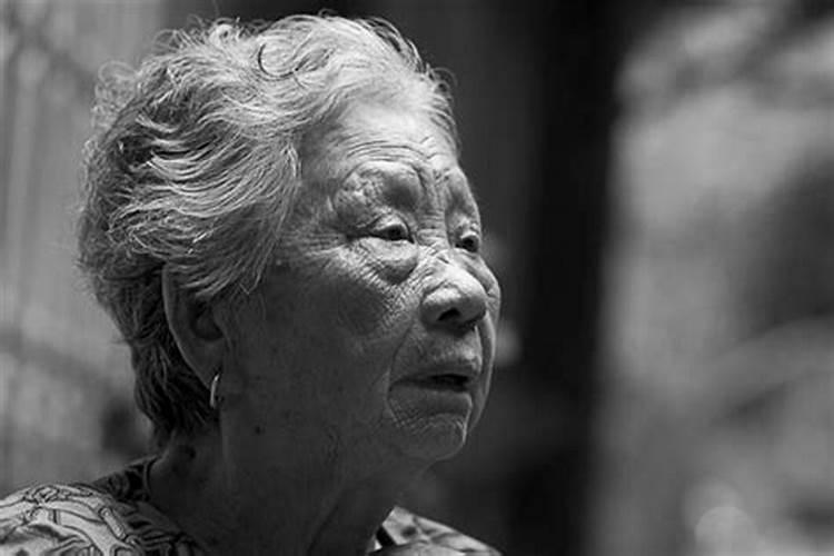 梦见弟弟和过世的母亲