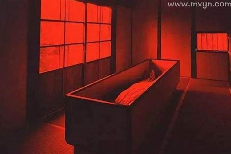 梦见死去外公躺棺材里