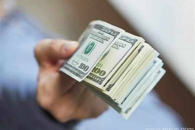 梦见老板给我钱是什么预兆呢？