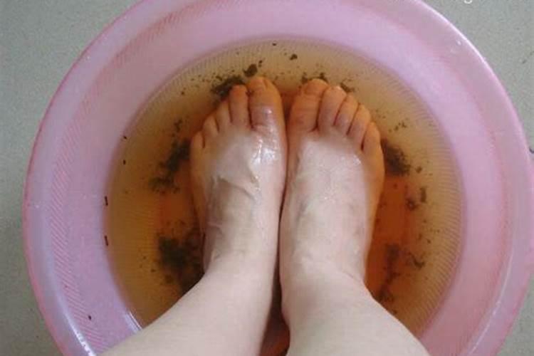 离婚者梦见前妻让洗头洗脚