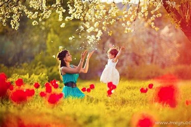 梦到女人和女人亲近