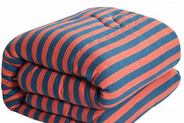 梦见套被子是什么意思？