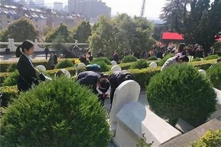 中元节几点到几点上坟好？