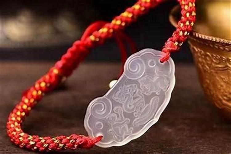 属狗犯太岁佩戴什么？