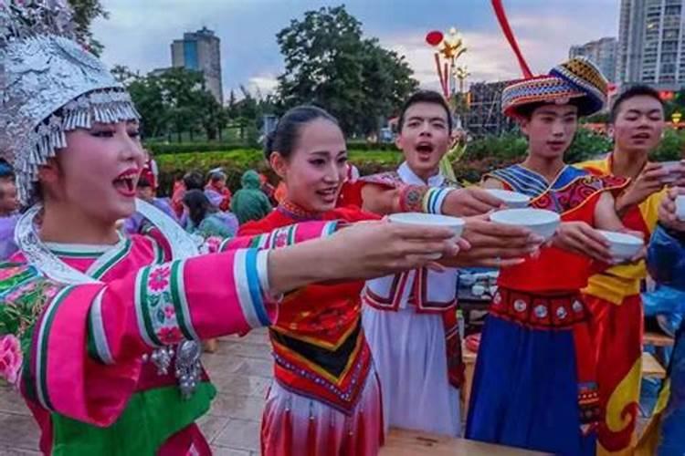 少数民族过春节的风俗