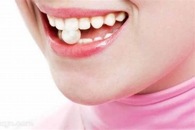 梦到整口牙齿松动掉了