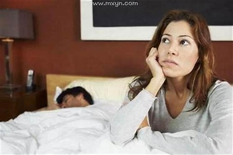 单身女梦见和陌生男生在一起