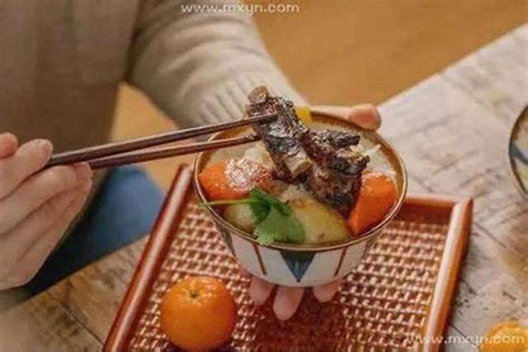 梦见聊天吃东西是什么预兆？