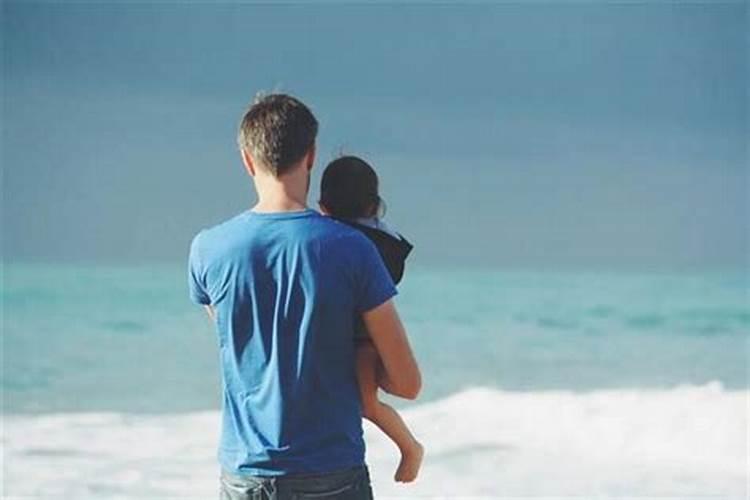 梦到自己抱小孩是什么意思？