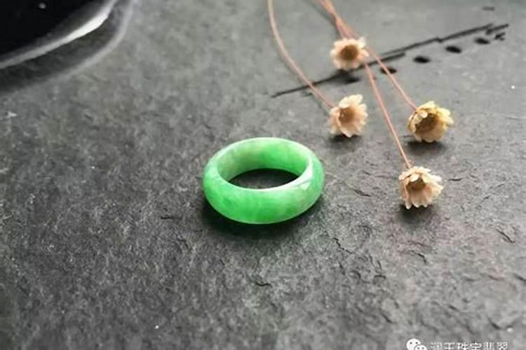 翡翠手镯碎了什么预兆？