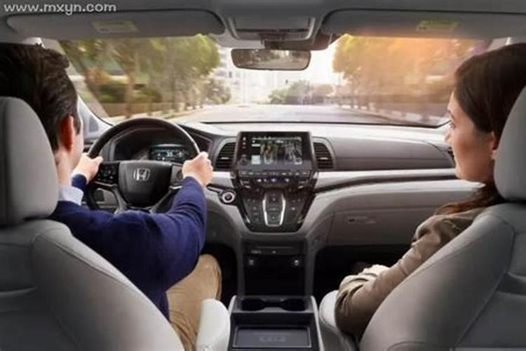 梦见乘坐朋友的顺风车