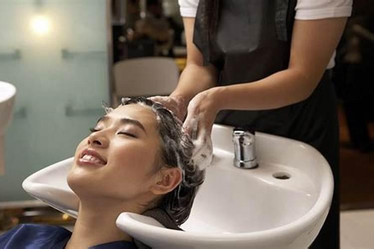 小年忌洗头洗澡吗？