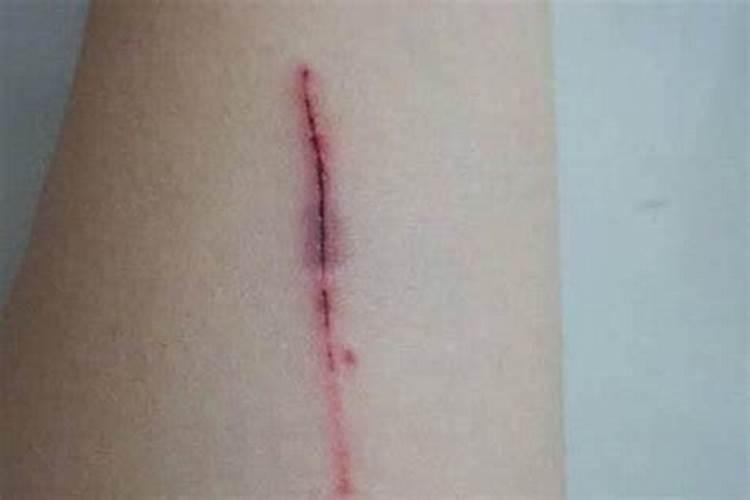 梦见被刀划没见血了