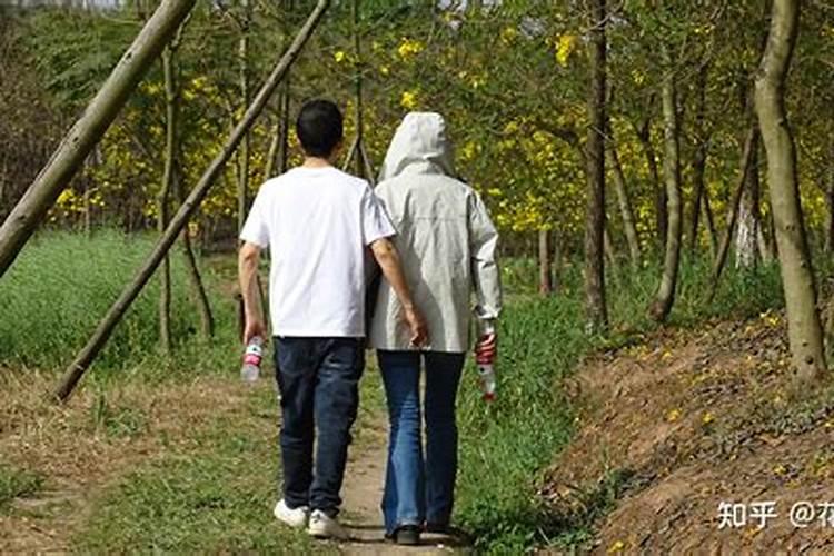 梦到和熟悉的女人有肢体接触