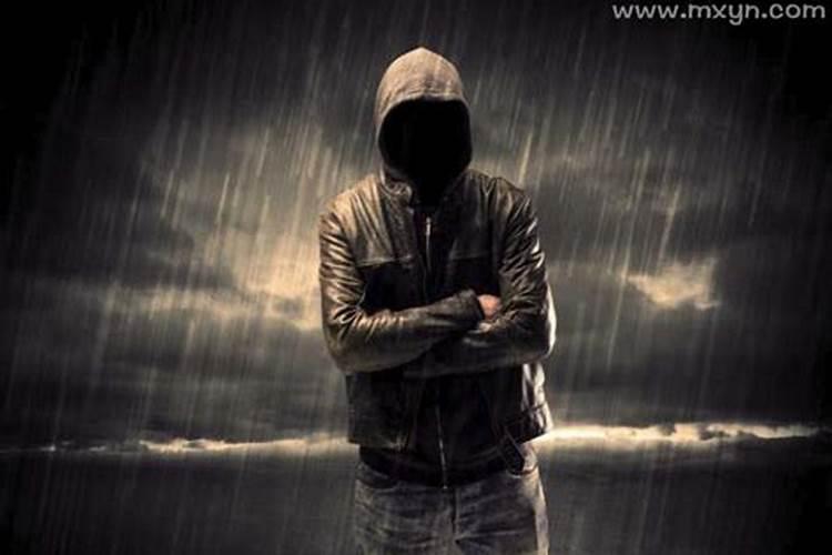 梦见陌生男人对我特别好什么兆头？