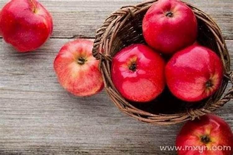 梦见吃苹果是怎么回事？