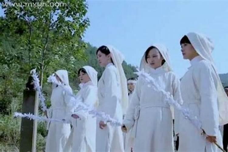 梦见参加外婆葬礼披着白布
