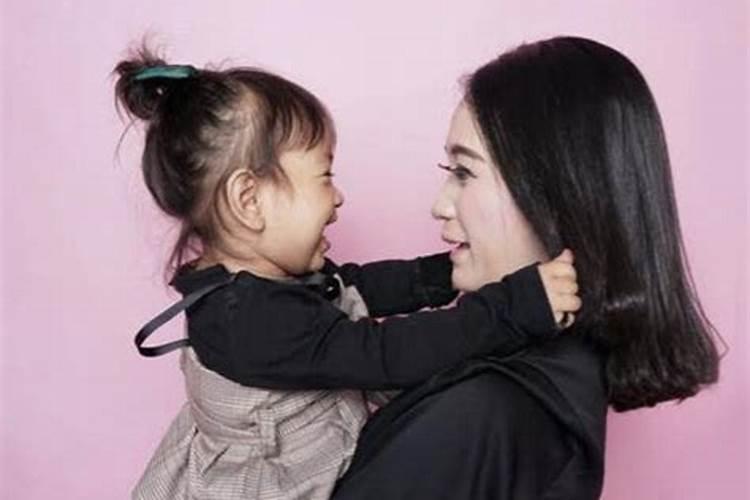 中年女人梦见自己生女孩